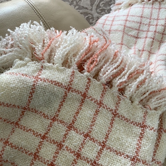 Southern Living Throw Blanket size 50” X 70” - Picture 5 of 7